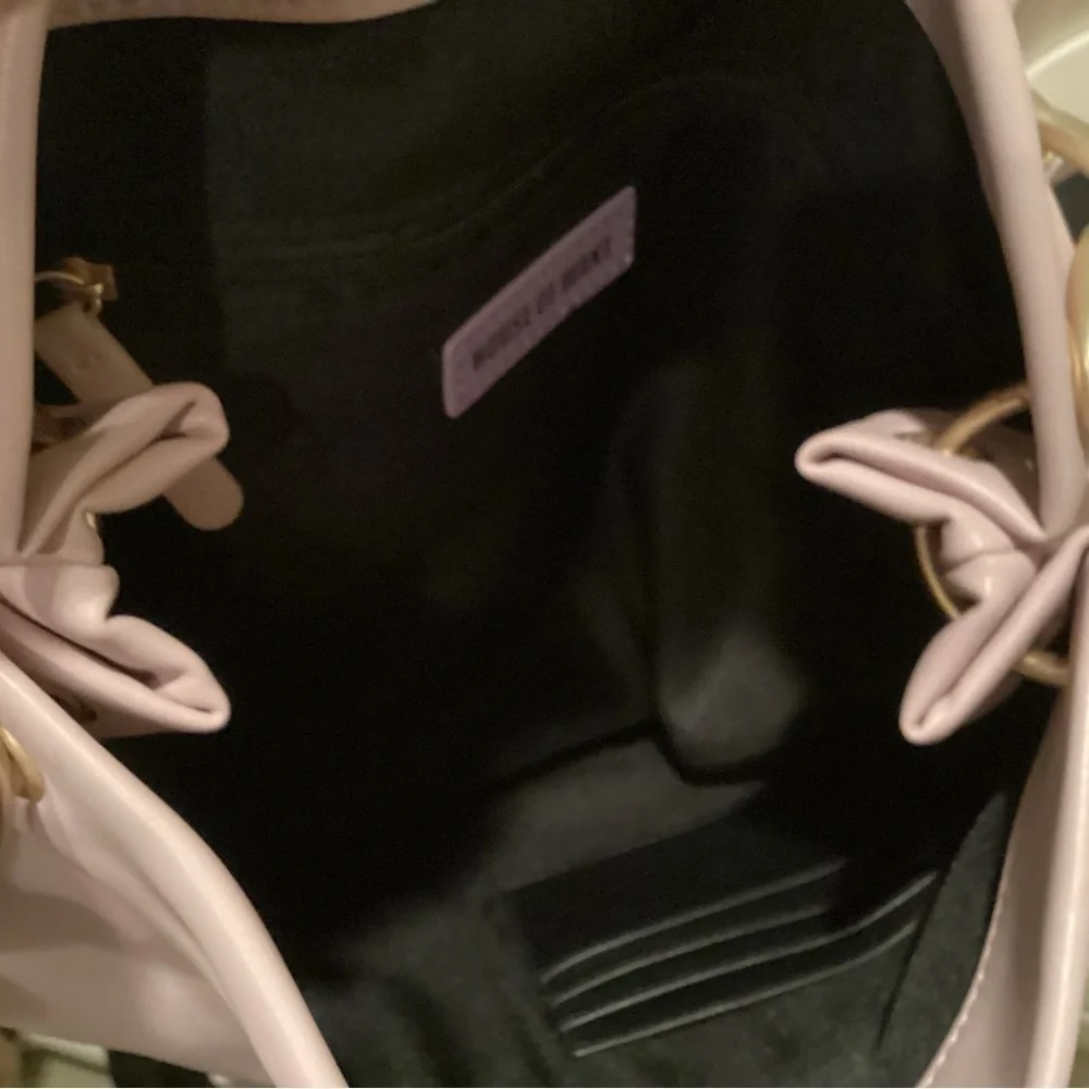 EUC, House of Want, Vegan Leather, Beautiful pink/Mauve Pocketbook, chain strap.
